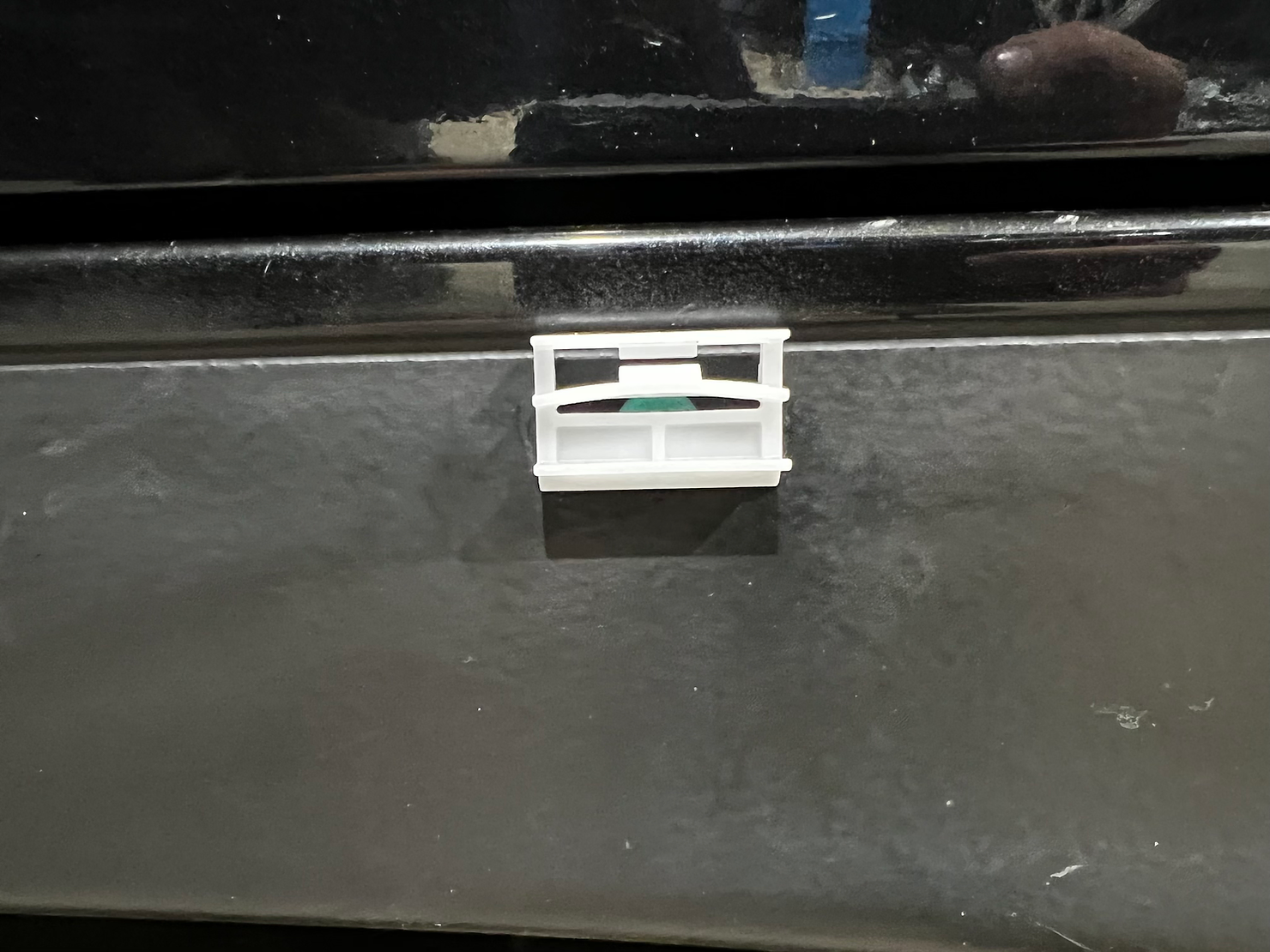 Correct orientation of white clips